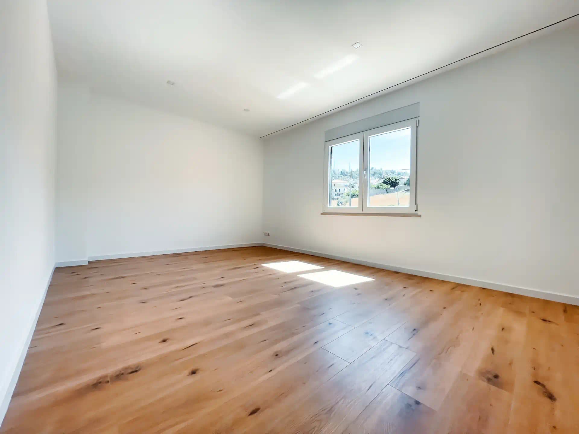 Vista interior da casa para o quarto